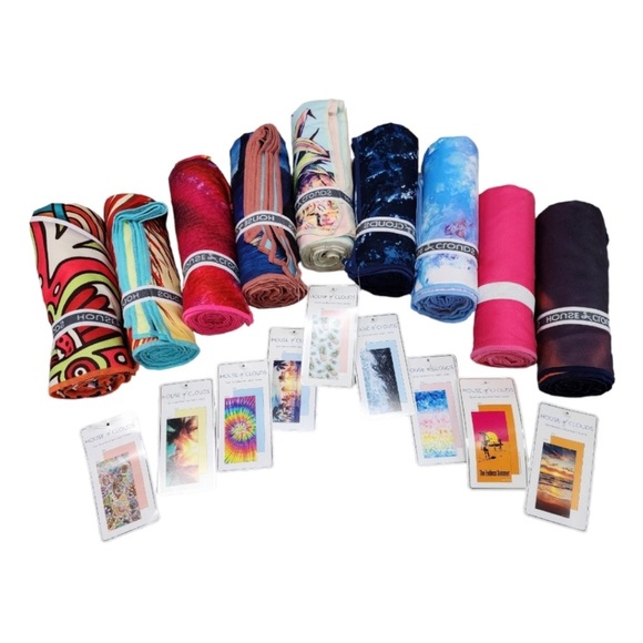 House of Clouds - Microfiber Beach Towel - Picture 2 of 11